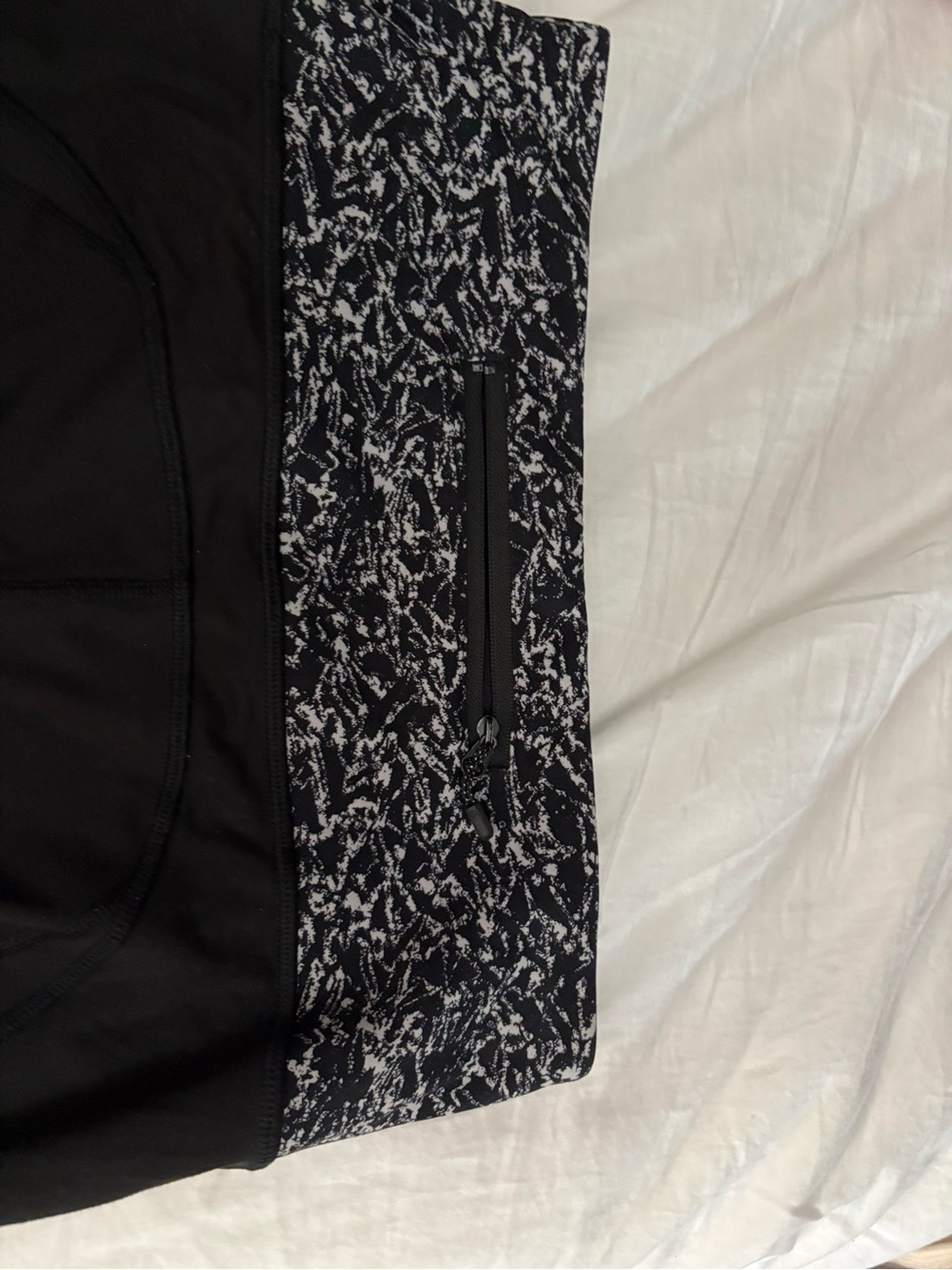 lululemon athletica Black Leggings with Black & White waist full length sz 6 - Picture 5 of 8